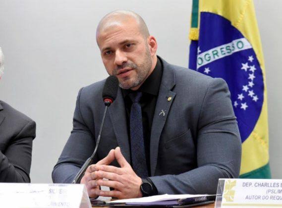 Alexmorettibr's tweet photo. Esse homem precisa de um ministério no Governo Flávio https://t.co/NvZdOan4we
