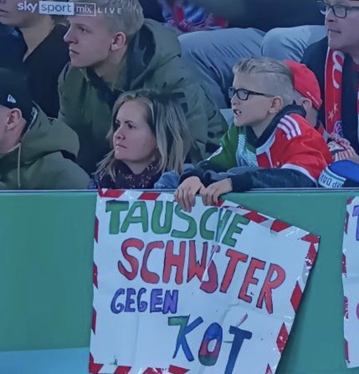 hermesprc's tweet photo. tausche schwester gegen kot https://t.co/mLfWY0XOtq