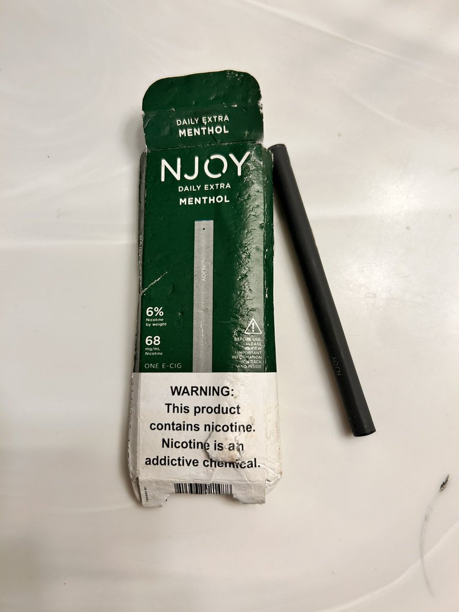 1D0GCHOW1's tweet photo. Bro i found this on the ground walking home and I thought it was just trash but it had one in it😭😭😭 https://t.co/yFLf6fyzkk