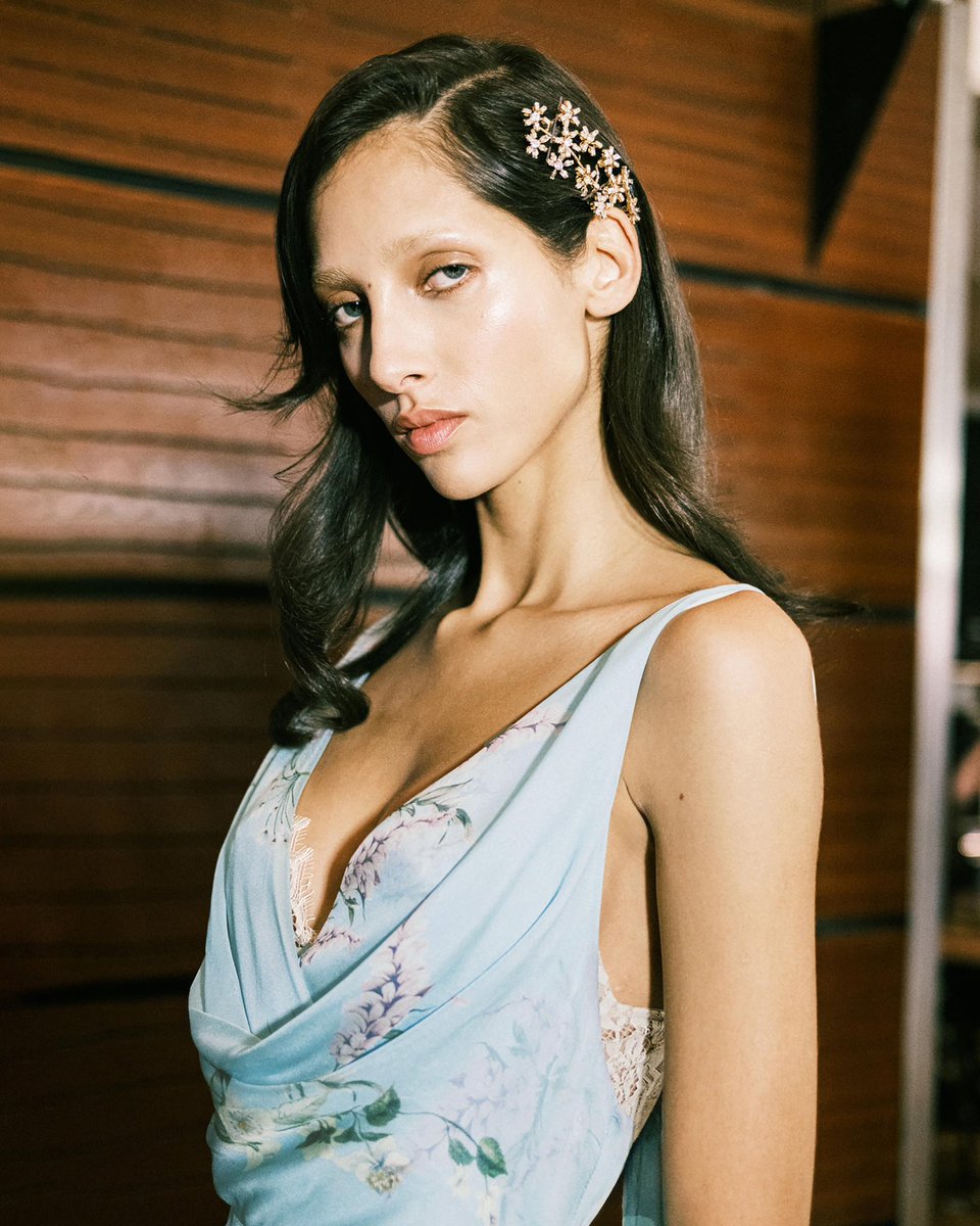 ElieSaabWorld's tweet photo. ELIE SAAB Ready-to-Wear Spring Summer 2027

#ELIESAAB
#ELIESAABREADYTOWEAR
#ESRTW27
#PFW https://t.co/77iAKU40cB