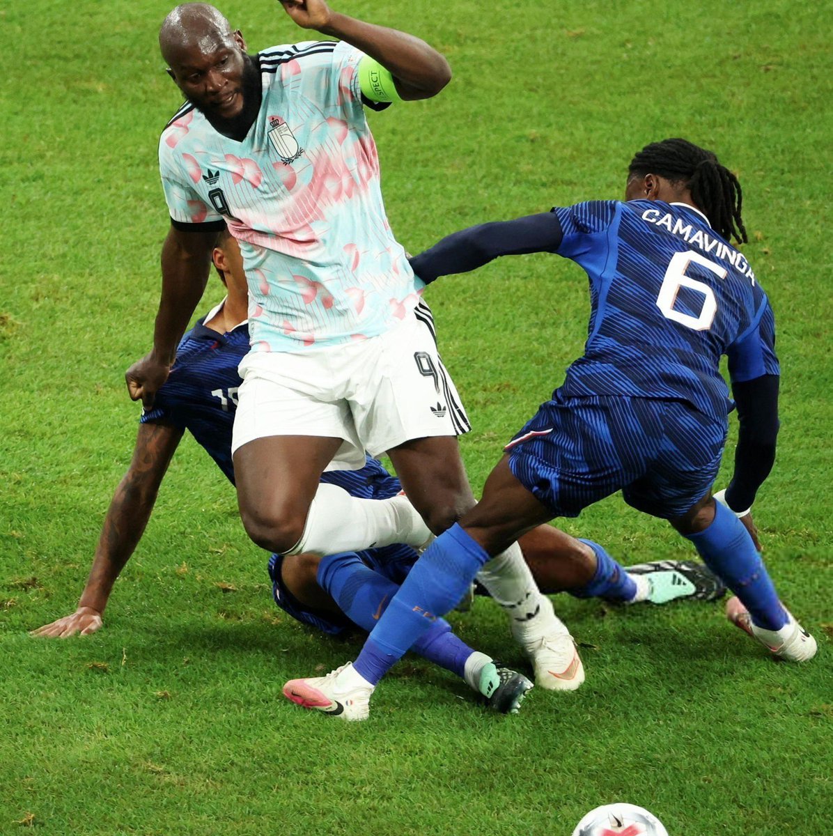 FrankEra_'s tweet photo. Leny Yoro against Belgium:

- Most touches (94)
- Joint-most defensive contributions (11)
- 4/4 ground duels won (100%)
- 5/5 aerial duels won (100%)
- 18 passes into the final third 

An ELITE debut, the first of many 🔝🇫🇷 https://t.co/bTReGzkDm4