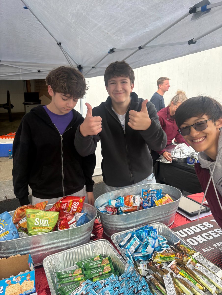 HandleyInteract's tweet photo. Supporting our team at Cross Country Concessions🏃‍♀️ https://t.co/jaDHxbCvgw