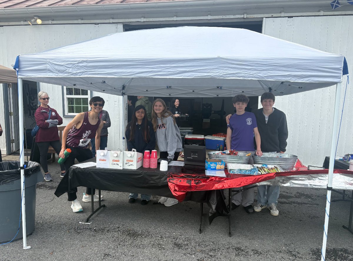 HandleyInteract's tweet photo. Supporting our team at Cross Country Concessions🏃‍♀️ https://t.co/jaDHxbCvgw