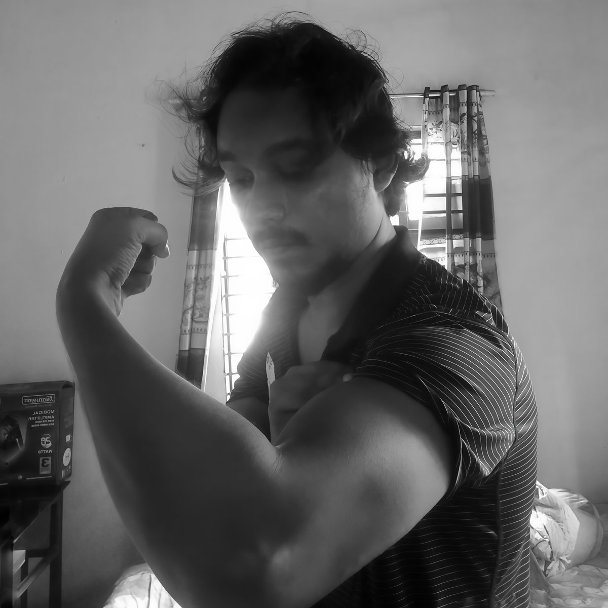 Storm13224's tweet photo. Just checking if the sleeves still fit.
#workouts #gains #biceps https://t.co/DuAXwpm0Tb