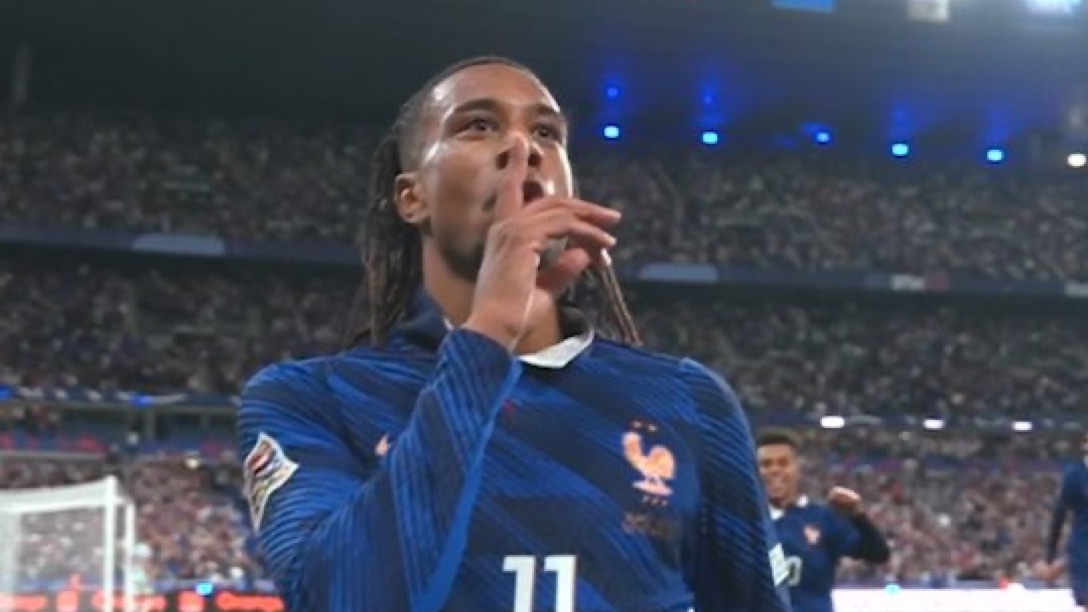 CerfiaFR's tweet photo. 🚨🇫🇷⚽️ FLASH | Et c’est pas fini ! Michael Olise SCELLE le match (4-1) pour la France. Quelle entrée ! 🤩 https://t.co/ThVdPpM1O9