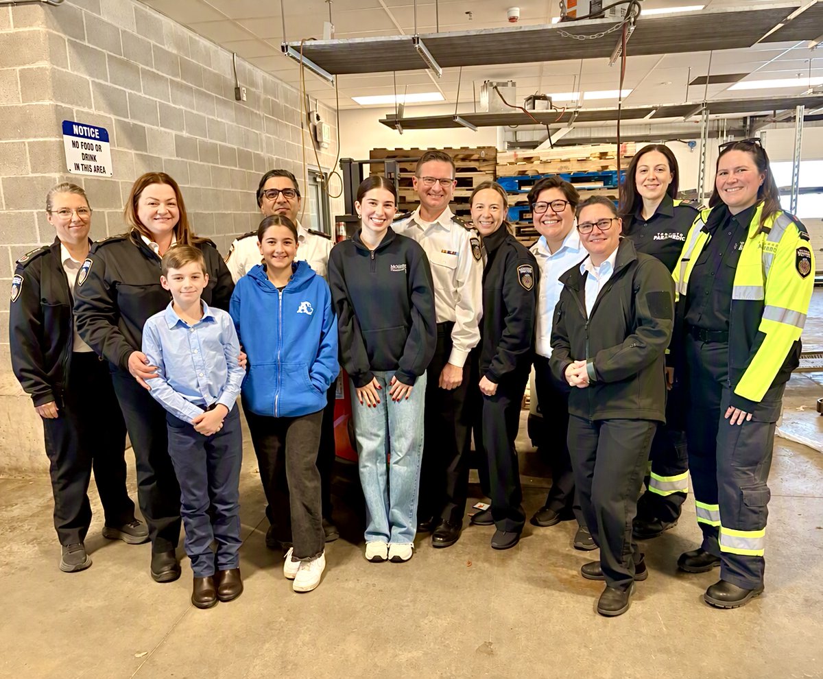TorontoMedics's tweet photo. On Saturday, team #TorontoParamedicServices was proud to participate in the @BreakfastClubz Thanksgiving Food Hamper Giveaway! 🦃

🍂 Shoutout to everyone who came out to the #OntarioFoodTerminal to support this worthy cause. Thank you for making a difference in our community! https://t.co/2mUyQYxmpJ