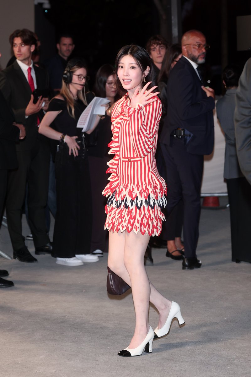 ellejapan's tweet photo. 【2027春夏パリフロントロウ速報】#ILLIT #ウォンヒ が「シャネル」に来場。

▼記事はこちら
https://t.co/4tzJxK757H

#CHANELSpringSummer #CHANELSS27xWONHEE #WONHEE https://t.co/qfyG45q3ik