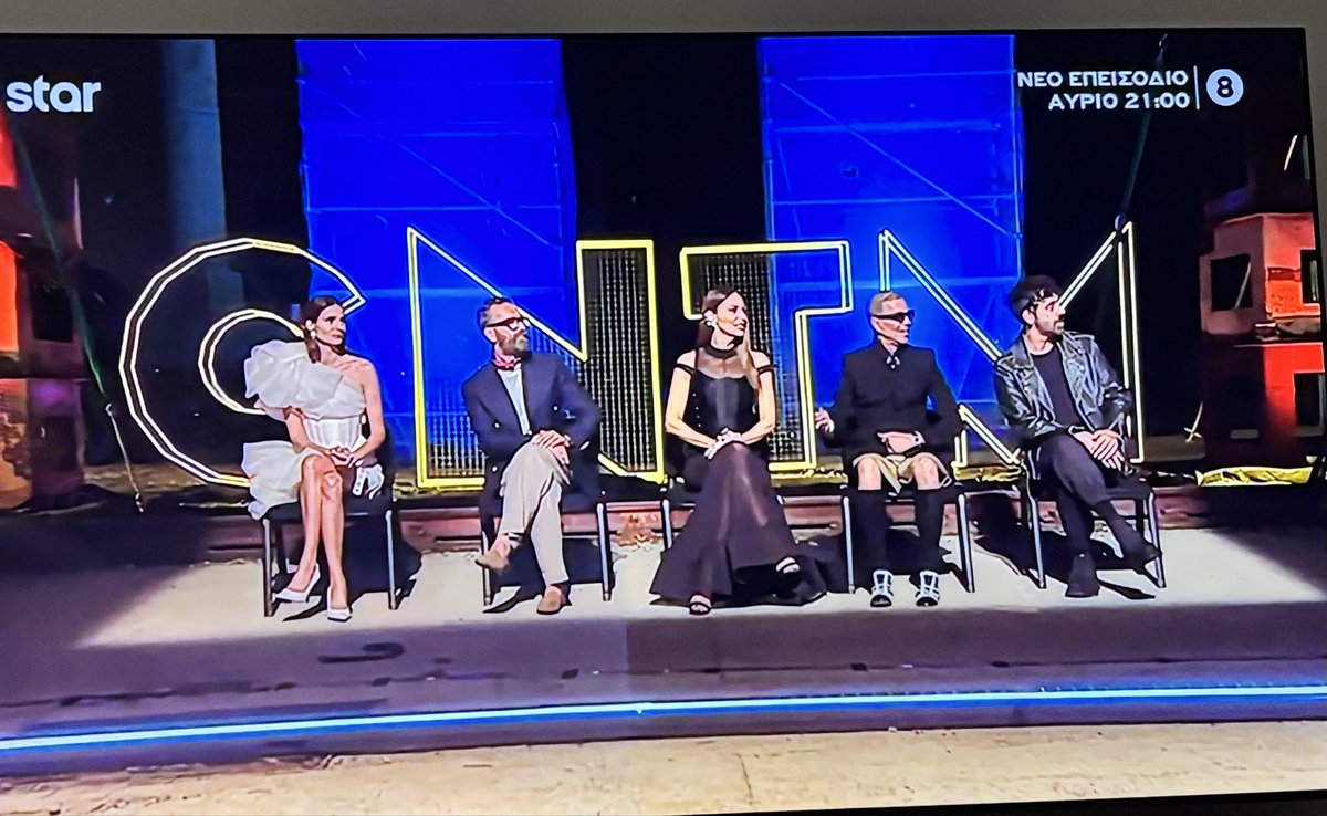 Kleageti2's tweet photo. #gntmgr η κριτική επιτροπή είναι σαν γριές λυσσάρες που σκάνε πρώτη φορά σε στριπτιζάδικο https://t.co/XmK7DByx2E