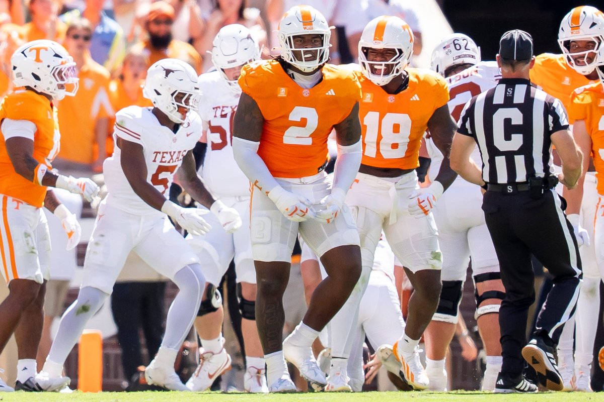 CamMellor's tweet photo. Our @PFN365 highest-graded defensive lines through 5 weeks:

Tennessee: 94.9
LSU: 94.6
Kansas State: 93.6
Indiana: 93.4
Alabama: 90.8
New Mexico: 89.6
Virginia Tech: 88.2
Texas: 88.2
Michigan: 88.0
Syracuse: 87.5
Notre Dame: 87.4
ECU: 87.1
Minnesota: 86.7
Oklahoma: 86.0
Georgia State: 85.6
FIU: 85.2
Missouri: 84.0
SMU: 83.9
Oregon: 83.9
Virginia: 83.0