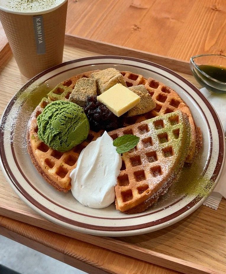Shashank_ku021's tweet photo. 休日の午前中、日差しが心地よくてベランダで読書する幸せ✨薄いページをめくる音が、静かな空間に響いて最高すぎて無理。特に主人公の独白部分が私にも刺さって、しばらくその言葉に浸りたい気分📖💭 https://t.co/7e7gck2qSy