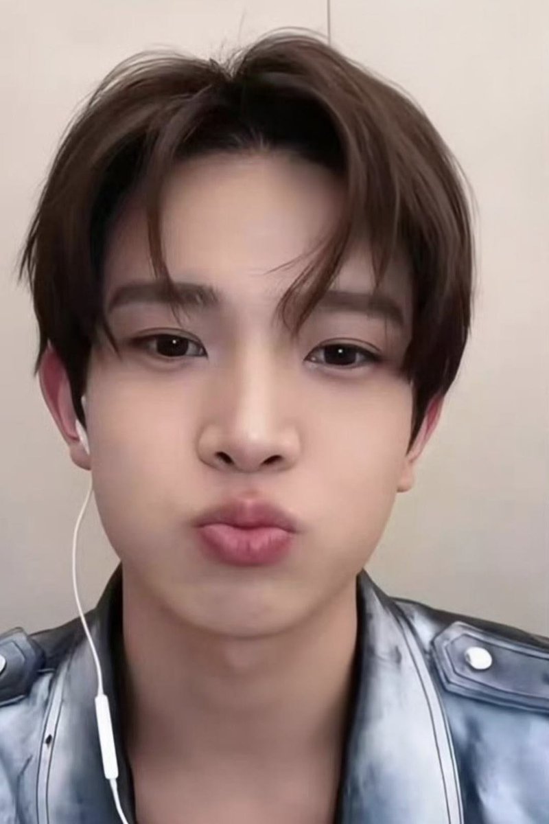 hypxevn's tweet photo. i mean he is literally goated. he got hated on cuz he looked too pretty. can any kpop stans say their idol got called the worst things known to mankind cause he looked too pretty?? https://t.co/aRss7LZiqd