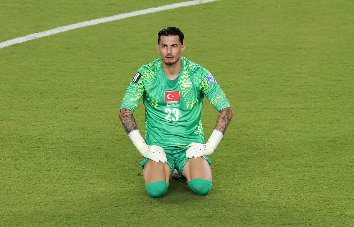 foootballo's tweet photo. 🚨 Uğurcan Çakır, 
Avrupa Uluslar Liginin en kötü kalecisi seçildi. https://t.co/DZzS1xUWd1