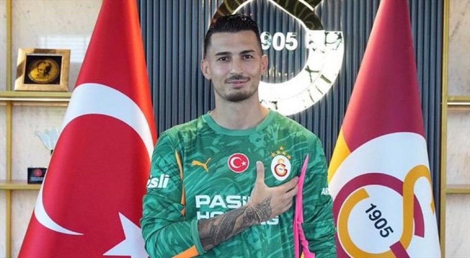 FahirEfendi's tweet photo. Euro 2020’de oynadı 0 çektik, Euro 2024’de kaleye Mert Günok geçti çeyrek oynadık!

2026 dünya kupasında oynadı 0 çektik..
Uluslar liginde oynadı yine 0 çektik 

Türk milli takım tarihinin en kötü en rezil kalecisi, sırf gsli diye her maç ilk11’de! https://t.co/UvOTwK8Ax0
