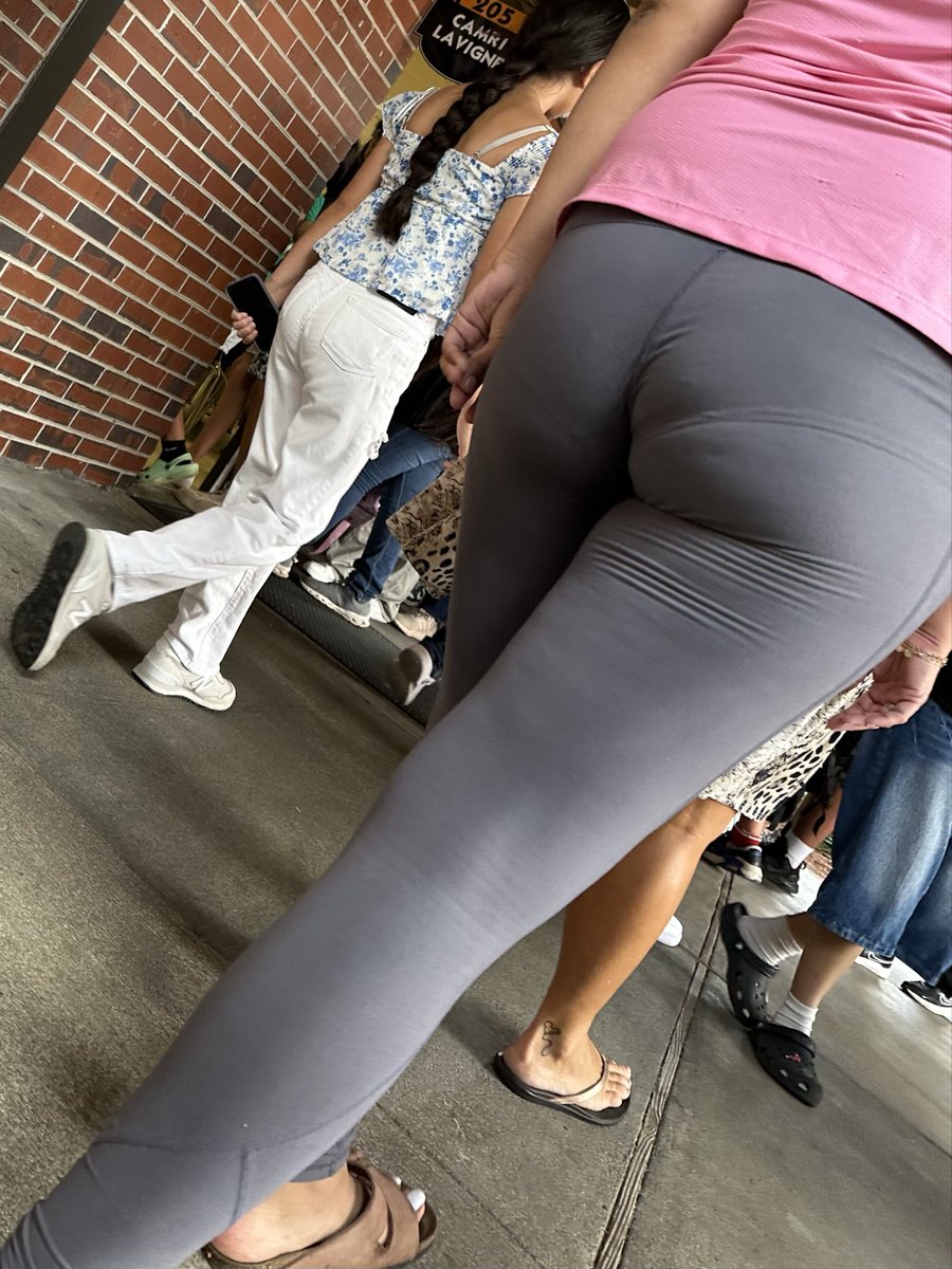 unkown672647's tweet photo. #candid #creepshot #hs https://t.co/Wr408KKHlo