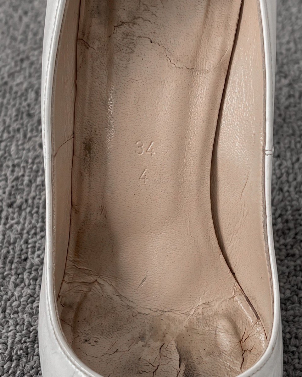 toohotdoll's tweet photo. At 18, even 4.5 inch pointed pumps are part of my everyday wardrobe.
And honestly, these are actually some of the lowest heels I own. I have plenty of pairs that are much higher, and I wear those regularly too. High heels every single day is just completely normal for me. 🤍 https://t.co/2rKvuNZwbe