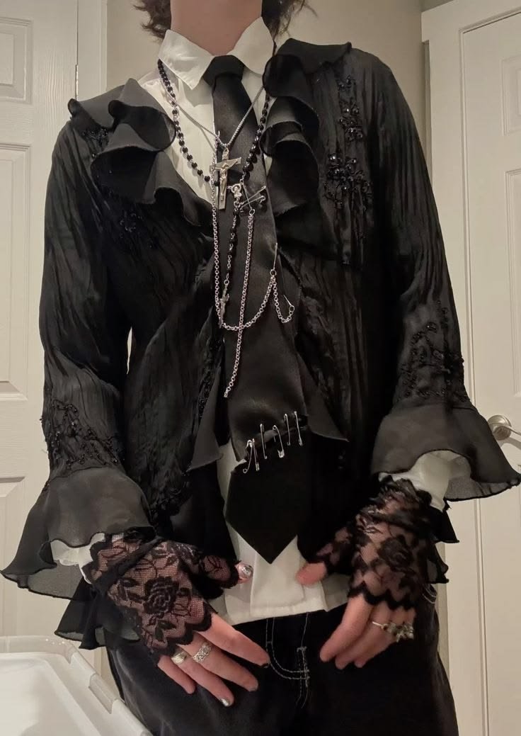 weptdoll's tweet photo. I wish people drew two time more masculine cuz like............... I hardly see them in masc clothes

pls forsaken artists hear me out https://t.co/byHj2JX62m