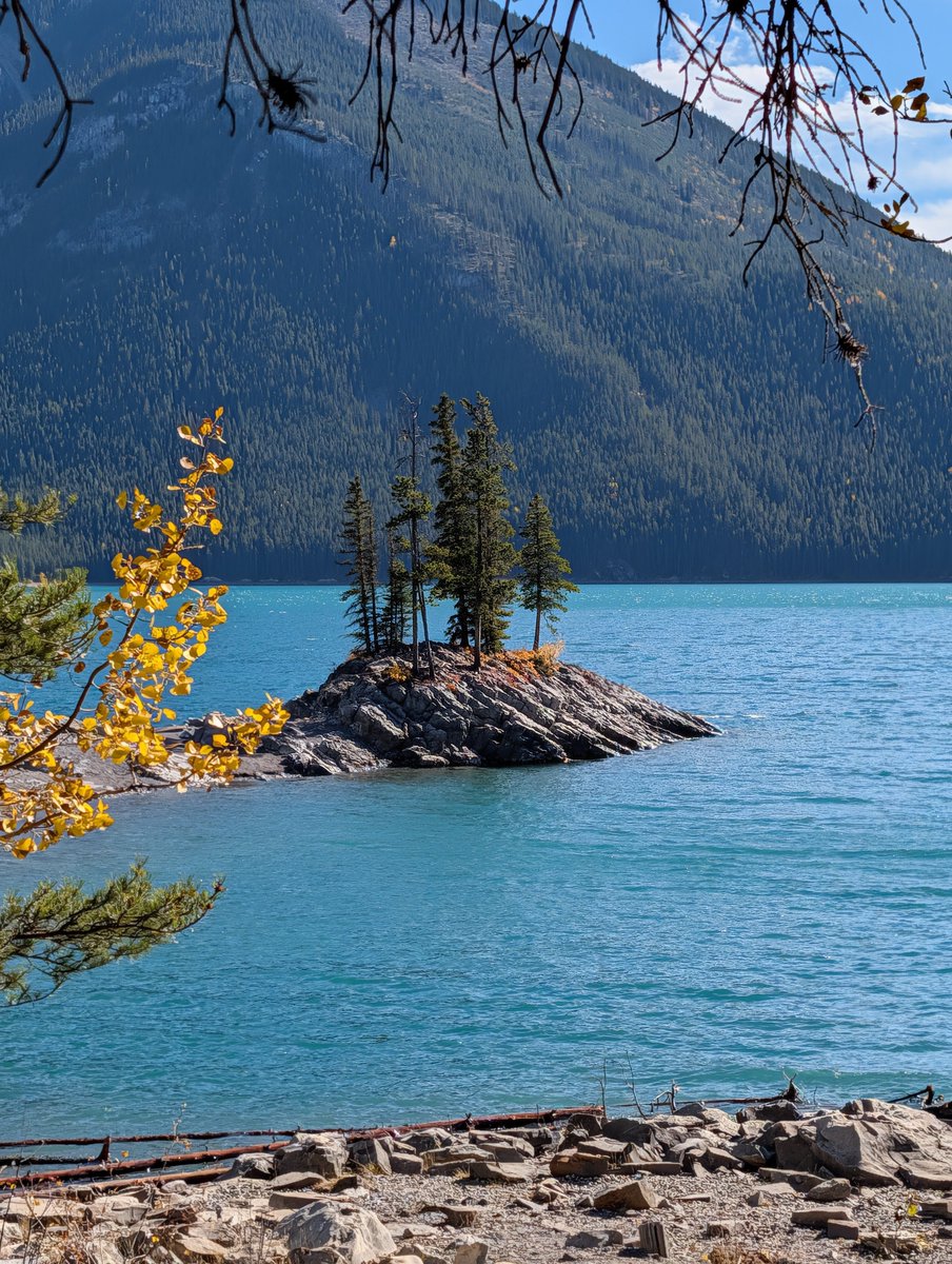 theVPNbloke's tweet photo. Lake Minnewanka.
Really lucky with the weather.
#CanadaBaby! https://t.co/zC2e4TS0m8