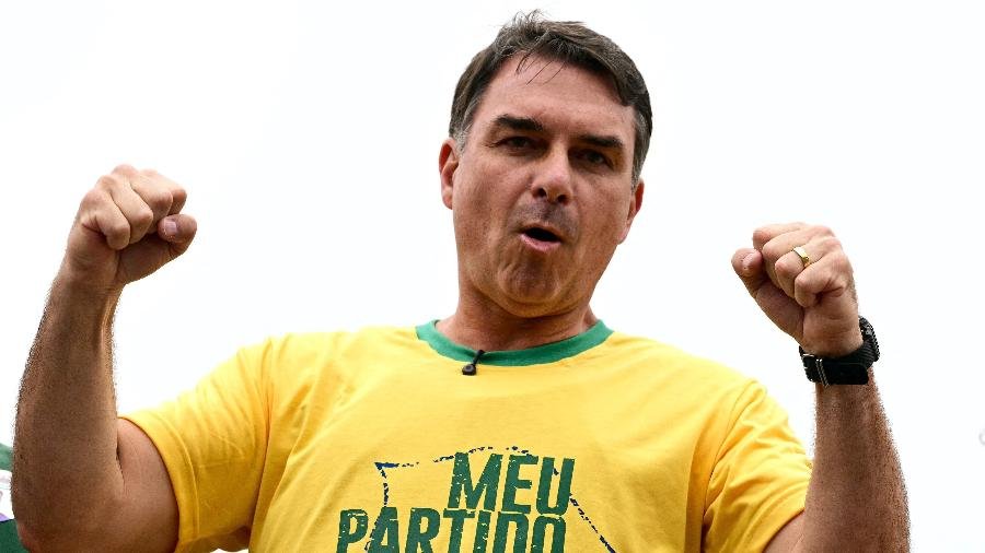 nostrendsbrasil's tweet photo. URGENTE - Flávio Bolsonaro garante a empresários que o fim da escala 6×1 não passará, se for eleito. https://t.co/ytHEfuMalD