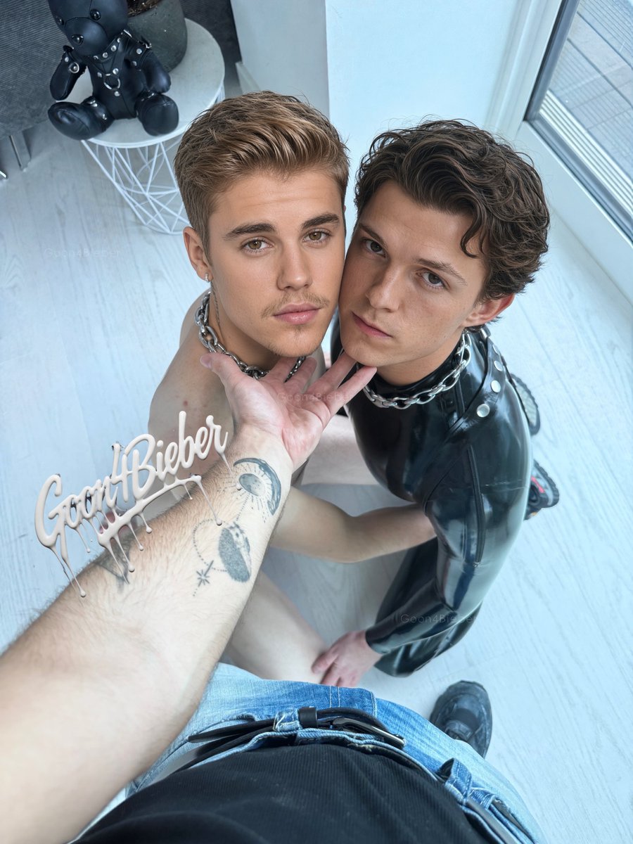 Goon4Bizzle's tweet photo. They're waiting for their Master https://t.co/wpHCe5LKFz