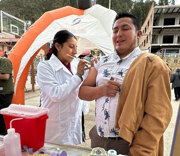 saludazuay_'s tweet photo. #Azuay | En Cumbe, Molleturo, Santa Ana y Virgen de Milagro, el personal de salud continúa acercando los servicios de salud a la población, con el fin de garantizar el acceso oportuno y brindar una atención integral y de calidad. https://t.co/oyAHfIvI1m