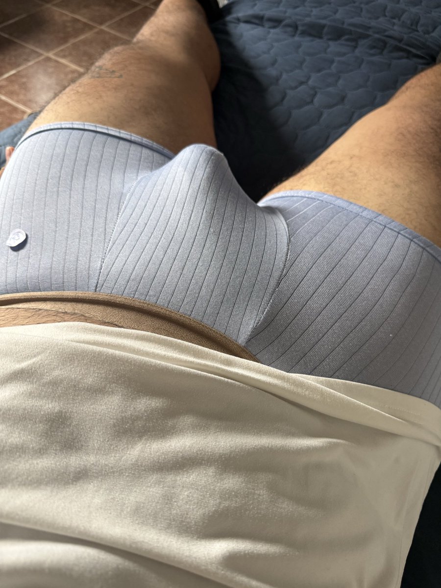 hottboy_x's tweet photo. Se antoja andar empiernado con esta lluvia ☁️.  #colima #gay https://t.co/dxo0bWuXGZ