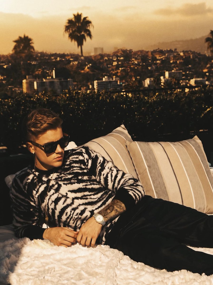 Goon4Bizzle's tweet photo. These new photos of @justinbieber are 🥵🔥 https://t.co/wPZBK7BMFc