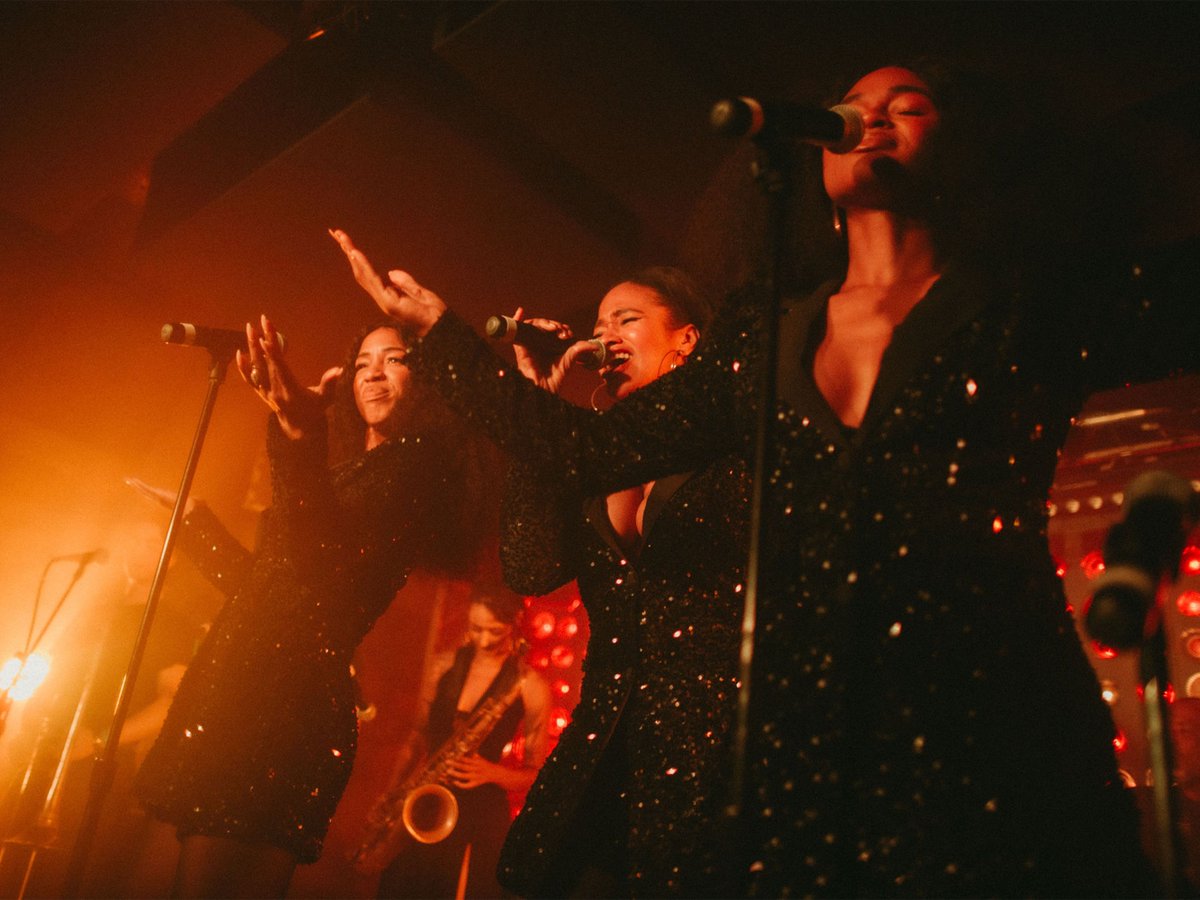 Womacksisters's tweet photo. New York we love you!! Cheers to a sold out week 💋🥂

We’re unveiling a little surprise tomorrow. Sign up and we’ll text it to you 🫶https://t.co/jCFler72KK https://t.co/cUU4ZEgiTR