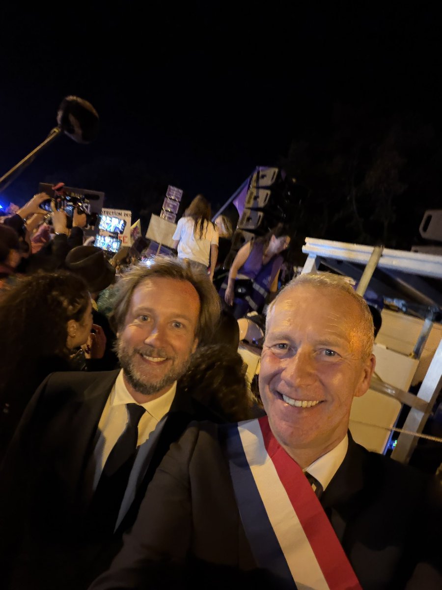 guillaumegarot's tweet photo. Ce soir à la rencontre des militantes et militants mobilisés près de l’Assemblée pour soutenir la Loi Intégrale contre les violences sexuelles et sexistes.  

Avant de revenir en séance pour porter avec les @socialistesAN cette attente tellement légitime d’action publique forte. https://t.co/I7Pq7RSoU5
