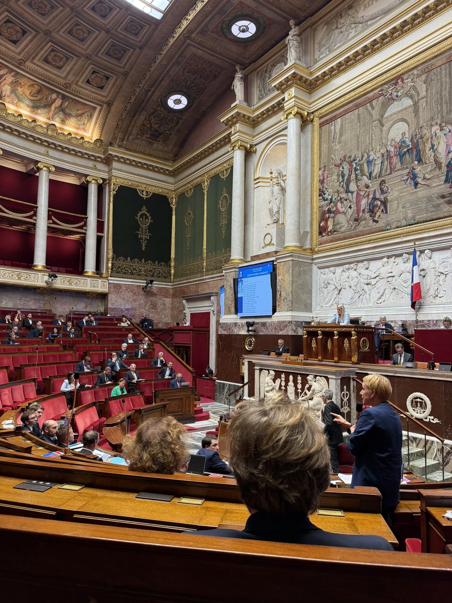 guillaumegarot's tweet photo. Ce soir à la rencontre des militantes et militants mobilisés près de l’Assemblée pour soutenir la Loi Intégrale contre les violences sexuelles et sexistes.  

Avant de revenir en séance pour porter avec les @socialistesAN cette attente tellement légitime d’action publique forte. https://t.co/I7Pq7RSoU5