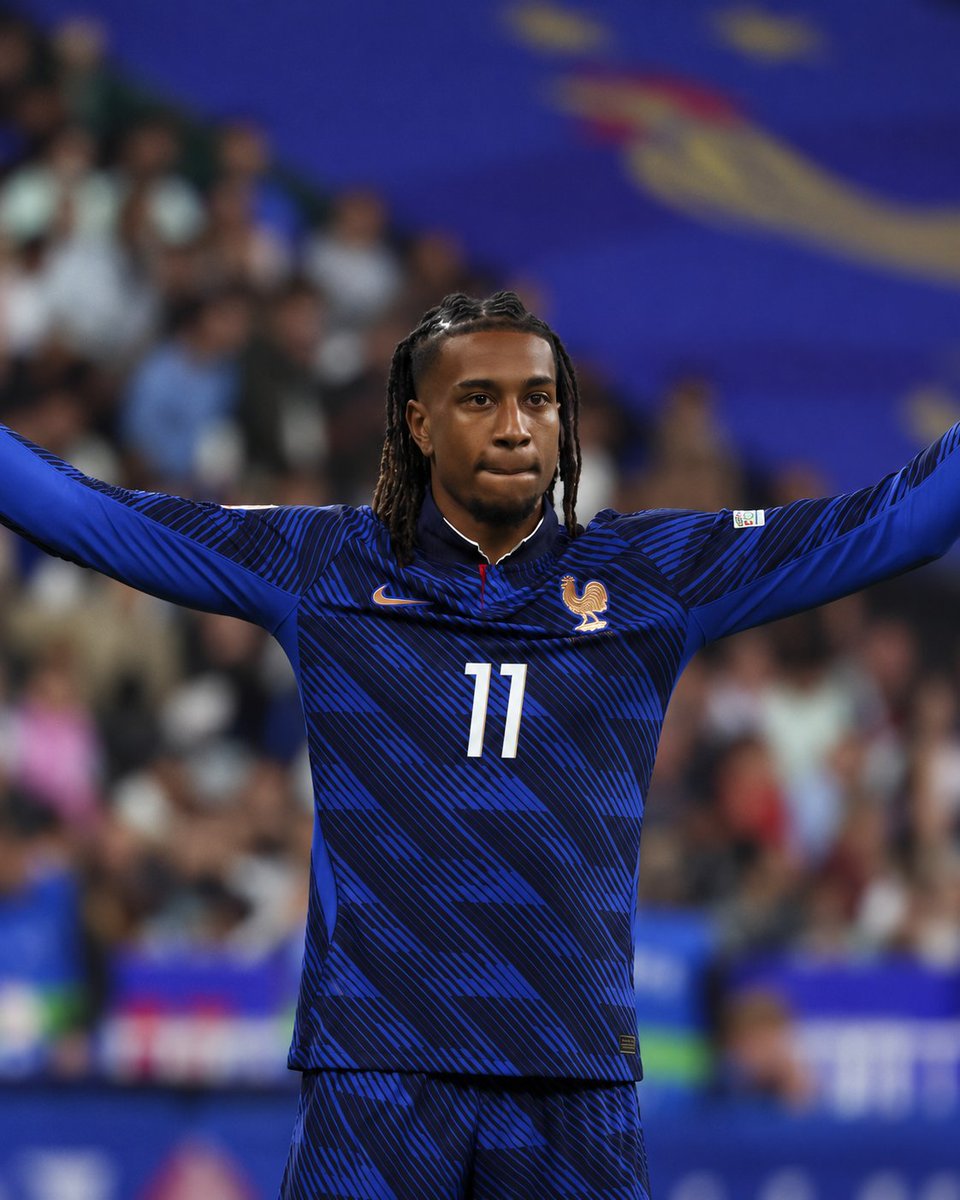 Actufoot_stats's tweet photo. 🇫🇷🔥 MICHAEL OLISE ENTRE DANS L’HISTOIRE !

Avec 29 sélections, Michael Olise est devenu le joueur français le plus rapide à atteindre 10 buts ⚽️ et 10 passes décisives 🎯 avec les Bleus depuis Raymond Kopa en 1958.

👑 Kopa : 28 sélections
🚀 Olise : 29 sélections

Une performance exceptionnelle pour l’attaquant du Bayern Munich. 🇩🇪🔥