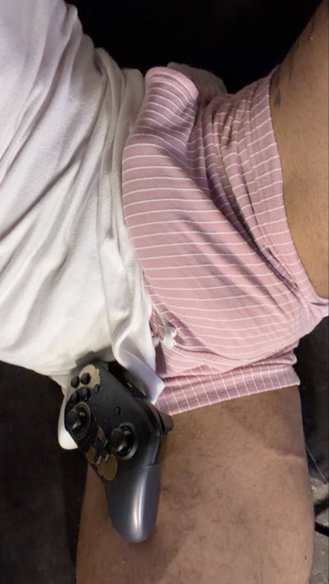 alejoospina's tweet photo. how do i keep getting horny playing Zelda 😂
i’m not okay https://t.co/DcBn5apTwf