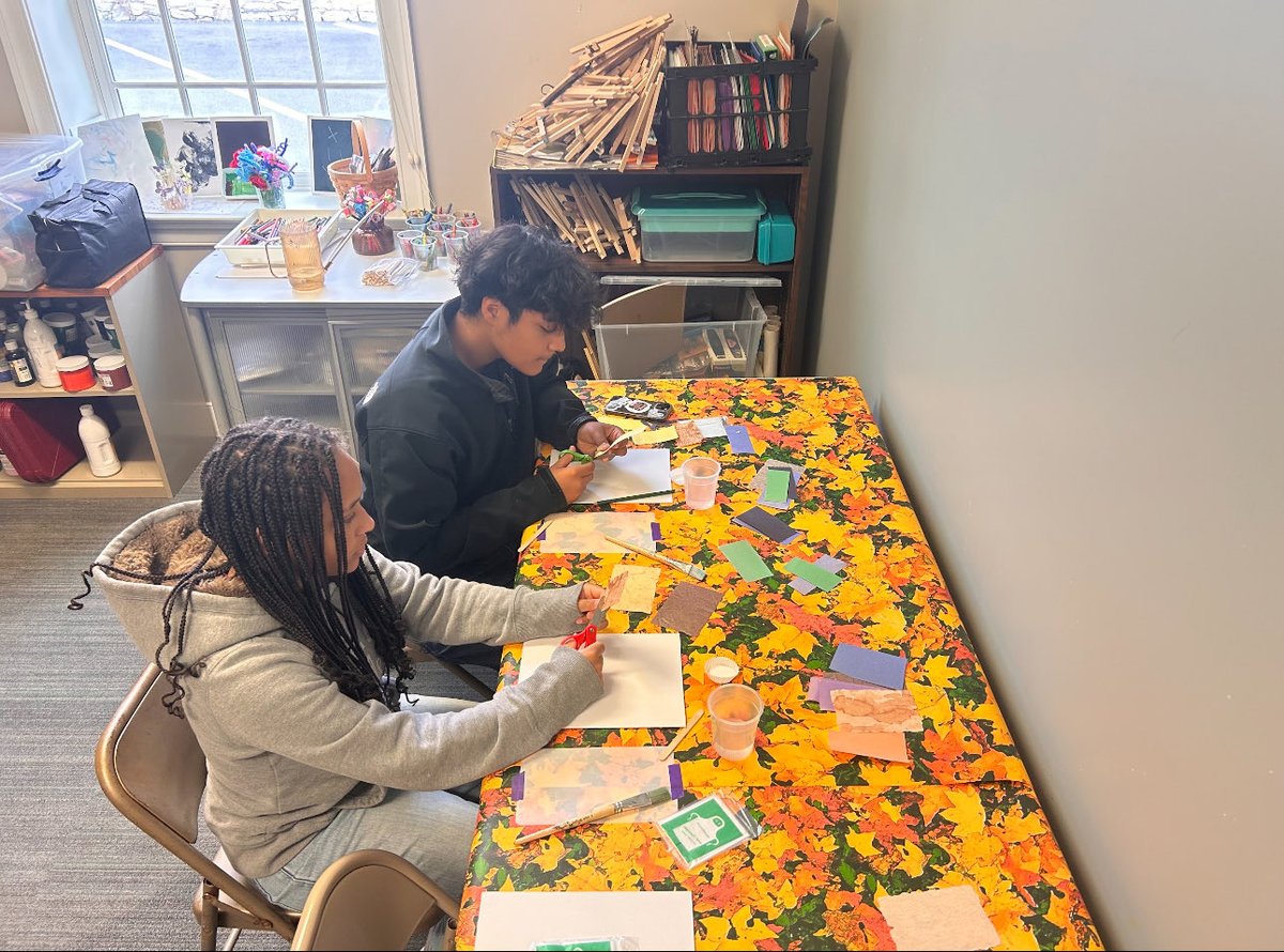 HandleyInteract's tweet photo. Love seeing the art made at YDC Art Class!🎨 https://t.co/RfYCelpMf9