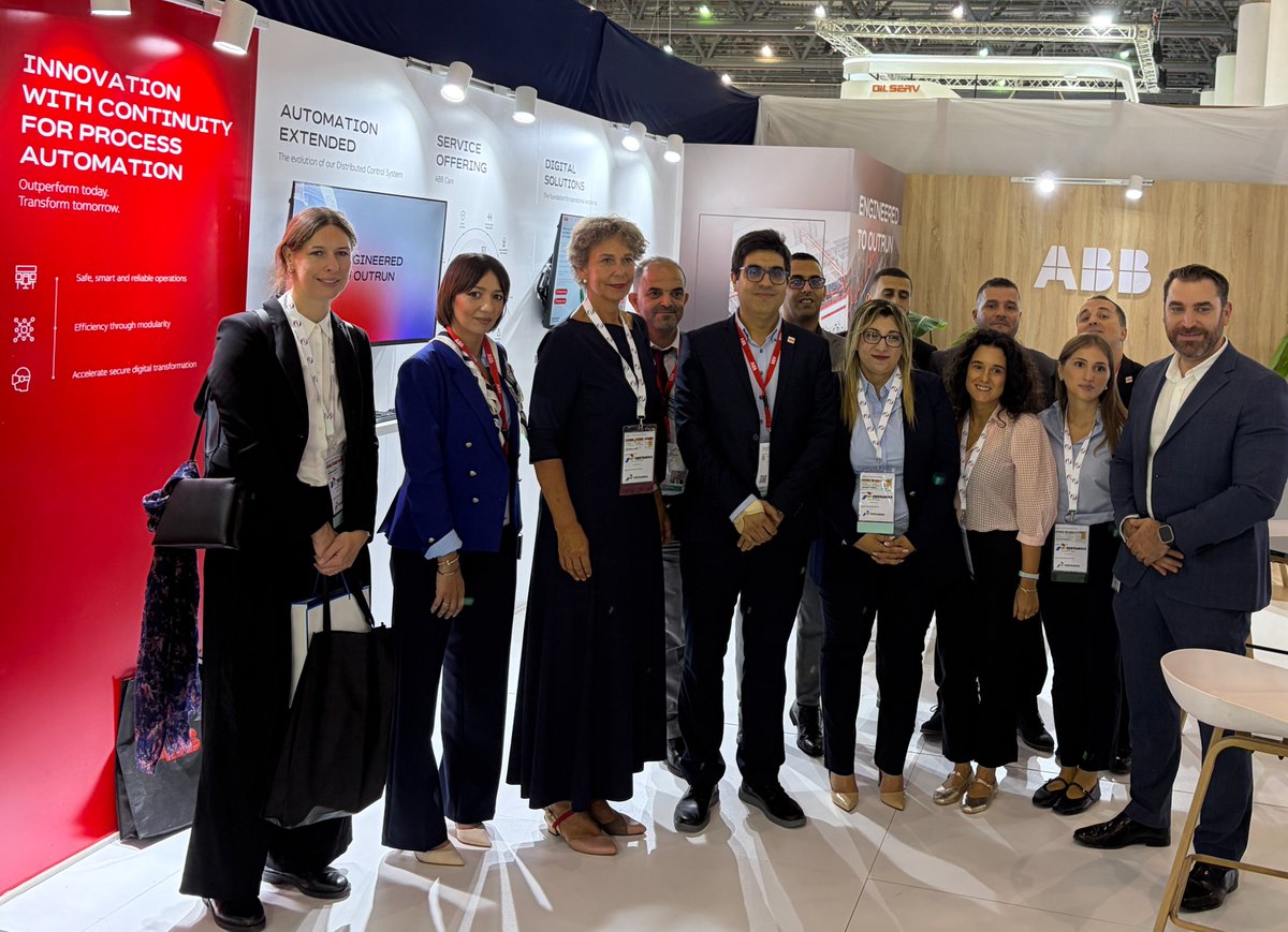 Ambsuissealg's tweet photo. A l'occasion du NAPEC, nous avons co-organisé un colloque sur la décarbonation avec les entreprises 🇨🇭 @ABBgroupnews, @Holcim et  @SGS_SA : l'occasion pour elles de présenter leurs solutions et technologies innovantes. L'Ambassadrice Weichelt a aussi visité les stands🇨🇭. https://t.co/PjRvjcl8GR