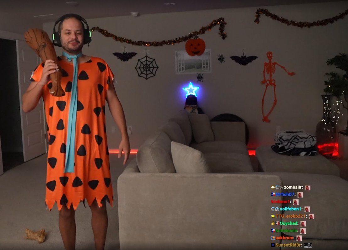 timid11_'s tweet photo. yo weenie i expect this level of dedication for ur halloween decoration stream https://t.co/P9dzCgZE25