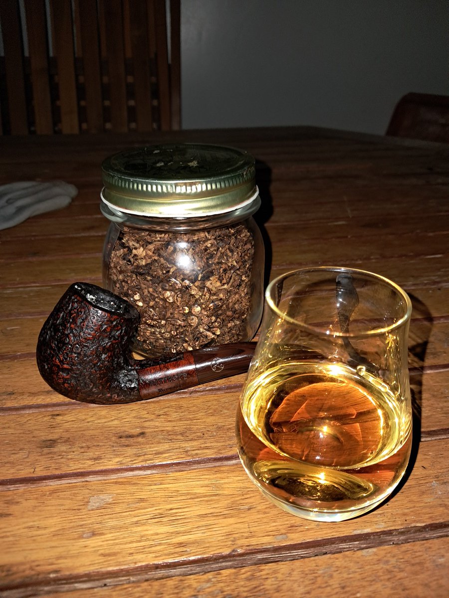 SimoneBALLO2's tweet photo. About Samuel Gawith, Squadron Leader...
Mother: "How dare you smoke something like that?"
Me:" It's not bravery....it's just good taste and refinement!" https://t.co/1GbGNgyUqU