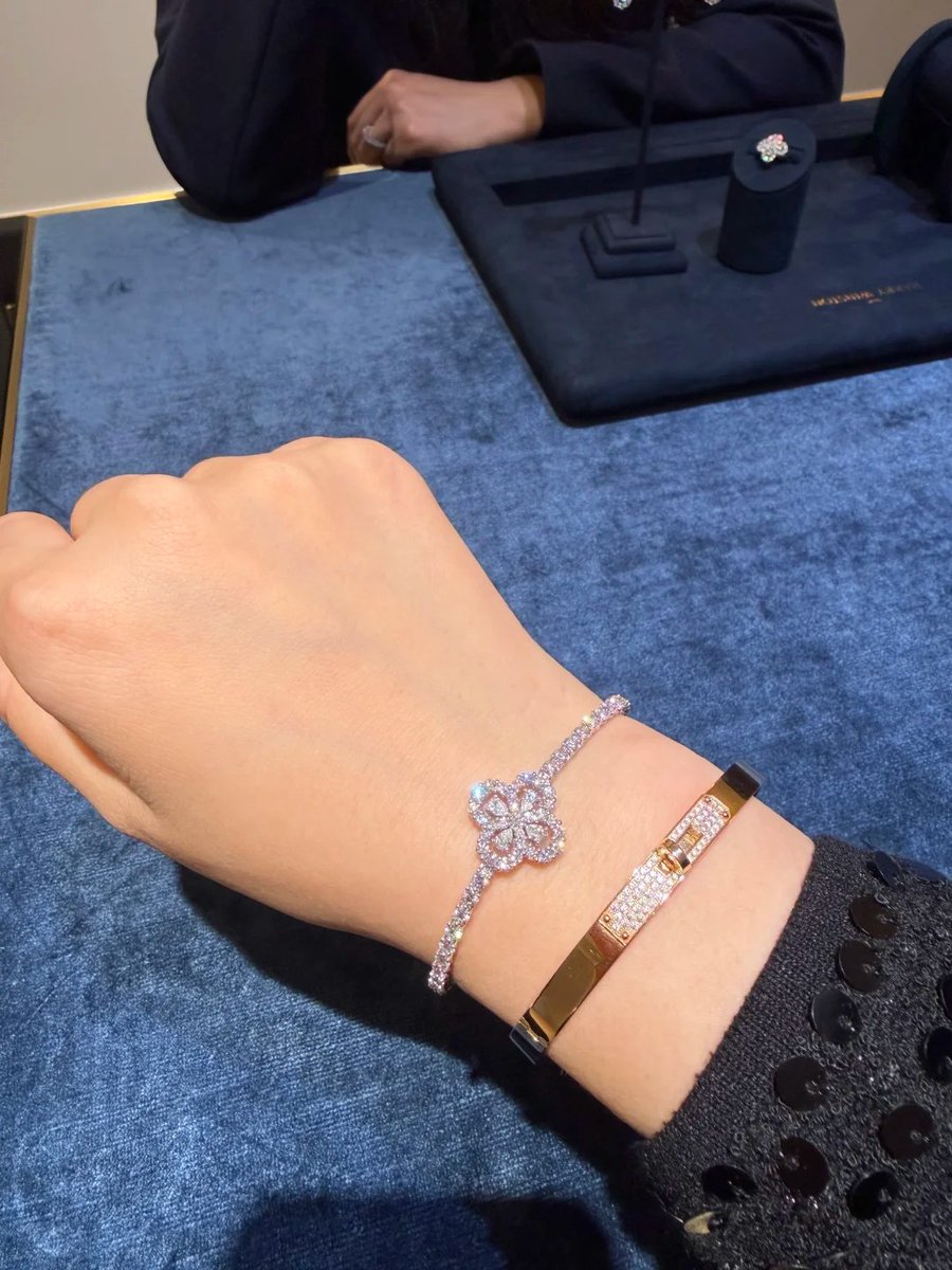 Victoria__Bbb tweet picture