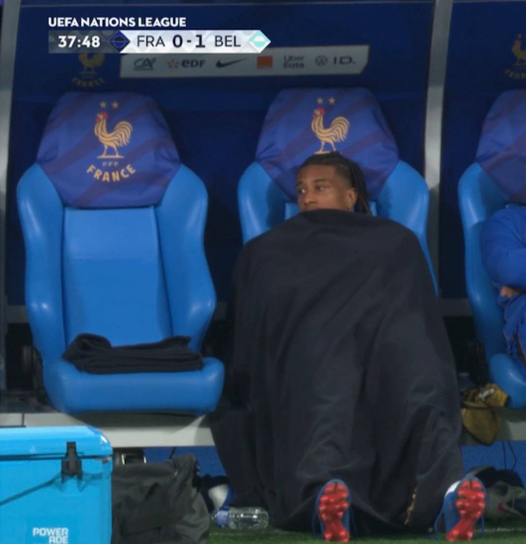 Chibie__CFC's tweet photo. Michael Olise was chilling under a blanket on the bench while France were losing 1-0.

Bro came on in the 60th minute and completely changed the game, scoring twice and providing one assist to complete the comeback.

Crazyyy stuff!! 😂😂

#FranceBelgium |#Olise |#Doue https://t.co/ce1u2znQtE