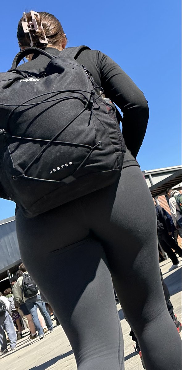 unkown672647's tweet photo. #candid #creepshot #hs https://t.co/ci9mb3blbi
