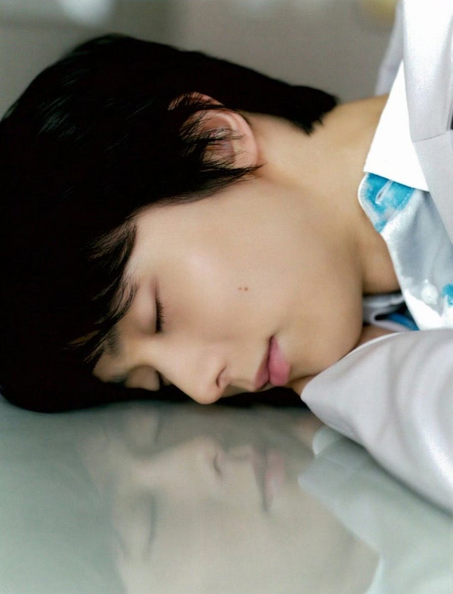 Ema_onlyyuzu's tweet photo. Random zuzucat of the day 🐱✨ 

#YuzuruHanyu
#羽生結弦
#DailyZuzucat https://t.co/bwUr3375me