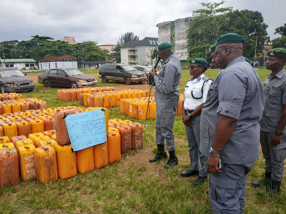 PrimetimeRepor1's tweet photo. Customs Auctions 22,175 Litres of PMS Seized by Operation Whirlwind https://t.co/fsgPi2tIUu https://t.co/XODsqKr4kJ
