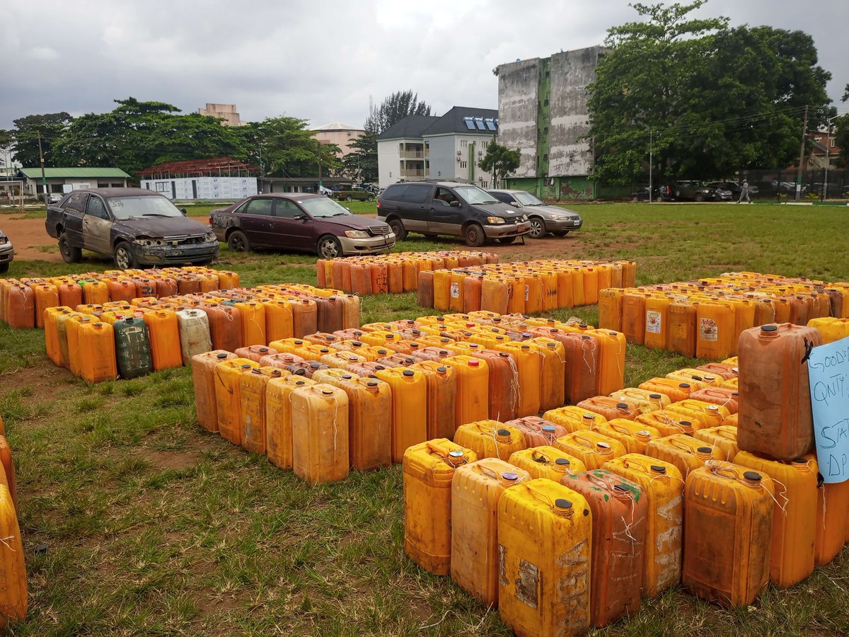 PrimetimeRepor1's tweet photo. Customs Auctions 22,175 Litres of PMS Seized by Operation Whirlwind https://t.co/fsgPi2tIUu https://t.co/XODsqKr4kJ
