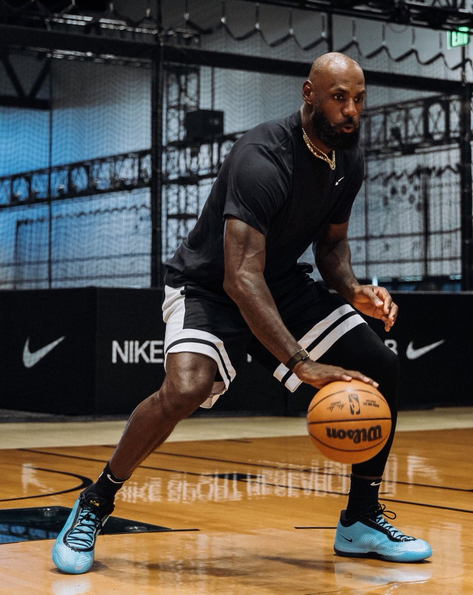 houseofheat's tweet photo. OFFICIAL: Nike and LeBron James unveil the LeBron 24, his lightest signature sneaker yet 👑

📅 November 17th https://t.co/sJjvPfejy0