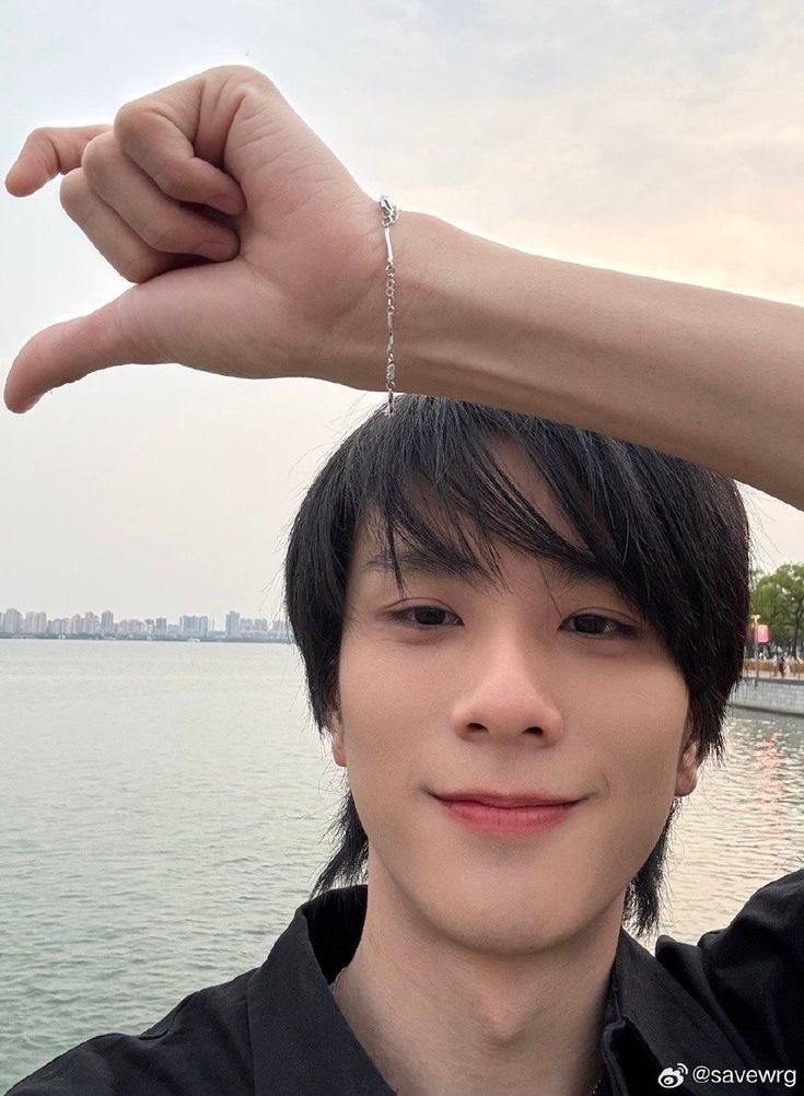 zhluvia's tweet photo. BOYFRIENDS https://t.co/lyDZgSzPsA