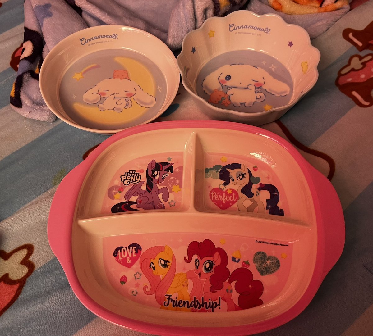 bunnyholism's tweet photo. my new dishes :p https://t.co/hR1K2wPPfB