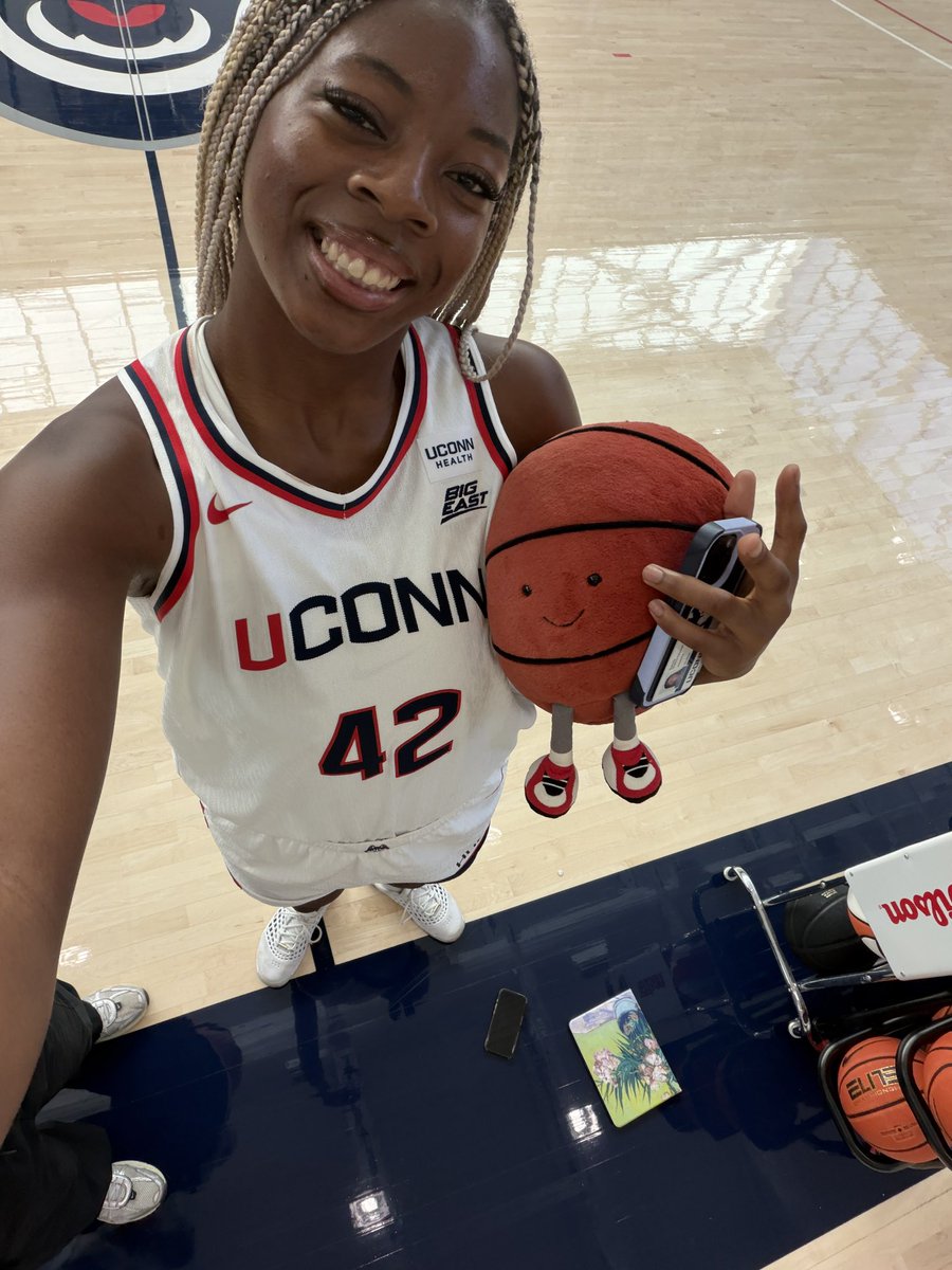 UConnWBB's tweet photo. Goodness gracious 

- @GandyMamel8 https://t.co/YuZ0AEc3ic