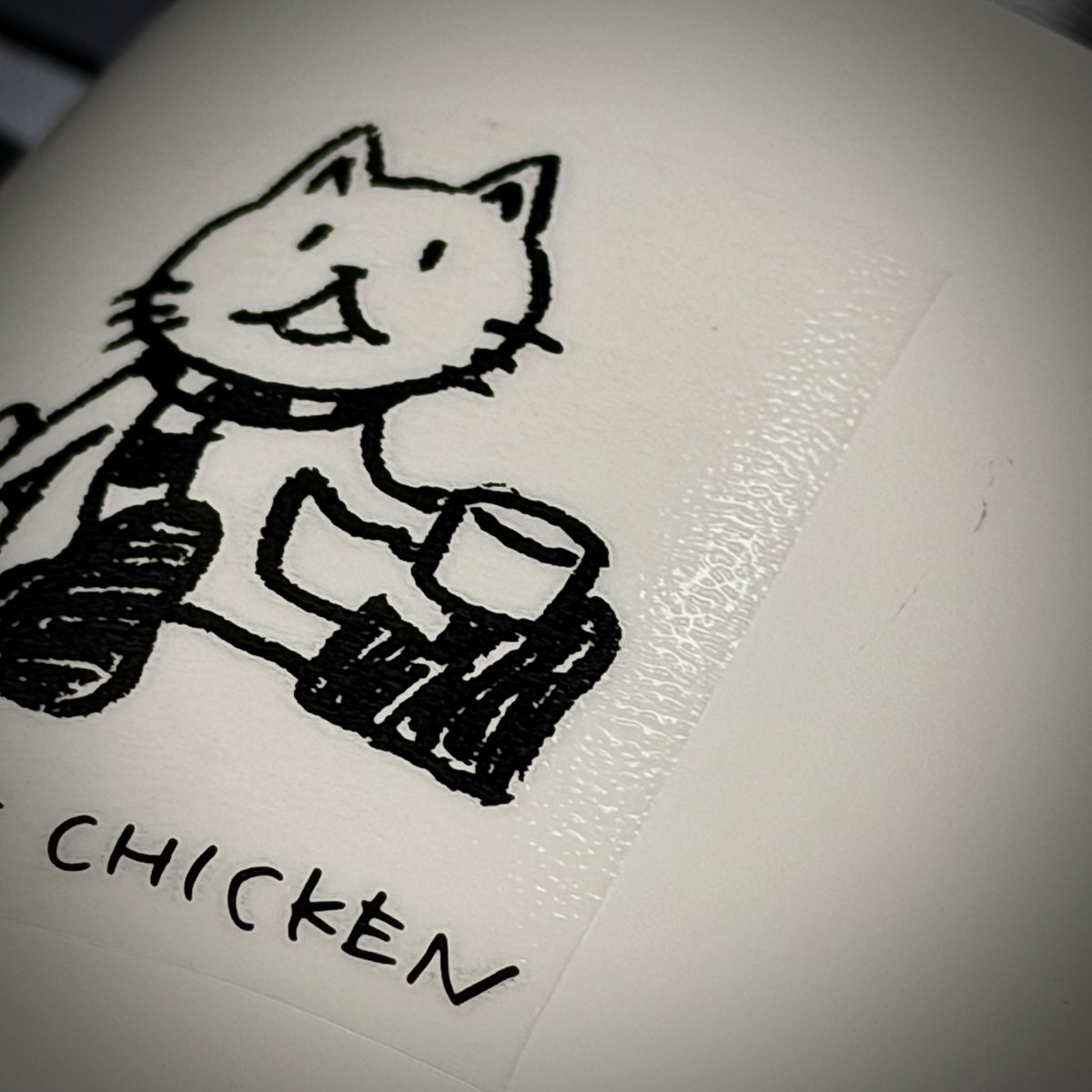 _kazneet's tweet photo. マグカップにピッチン貼って、ニコルとBUMP OF CHICKENを保護してみた。大丈夫かなとは思ったけど、家でガシガシ使いたいから洗う時に傷つけないように守りたい😌 https://t.co/cwGcjQ7K22