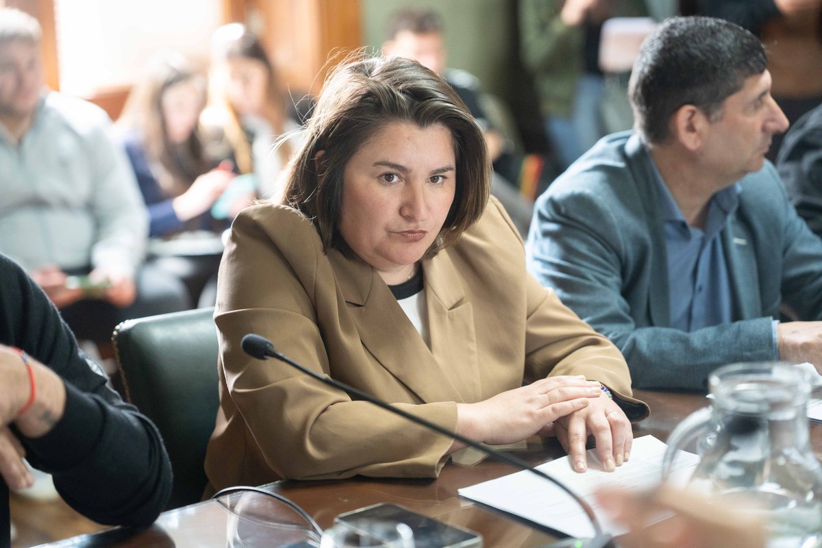 ayeduran's tweet photo. Reunión de la Comisión de Legislación General del @Senado_BA 🏛️

Aprobamos por mayoría los proyectos de Ley vinculados al sistema sanitario, enviados por el Poder Ejecutivo de la @BAProvincia. https://t.co/VTpfi4tZkX