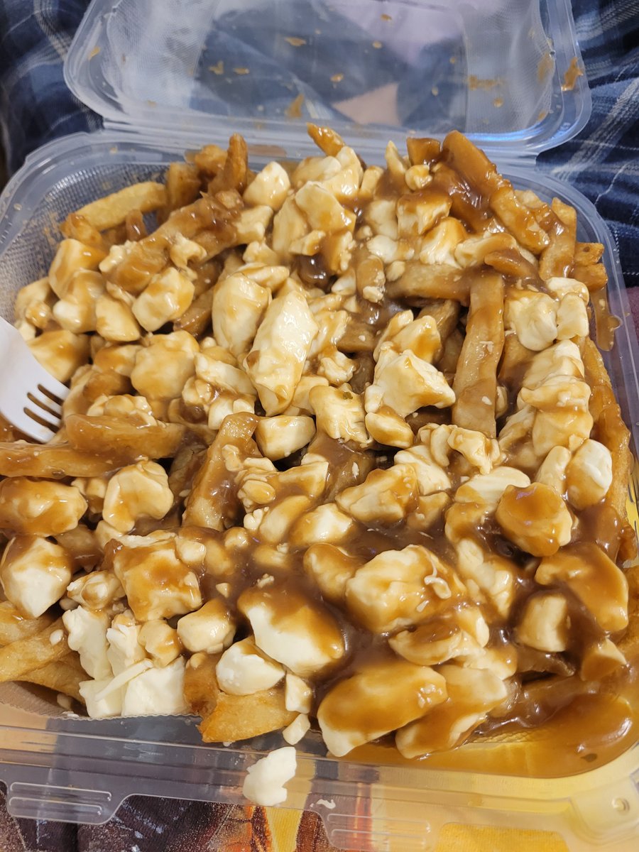 deerldoe's tweet photo. standard canadian cuisine https://t.co/WxvtQ6FHdT
