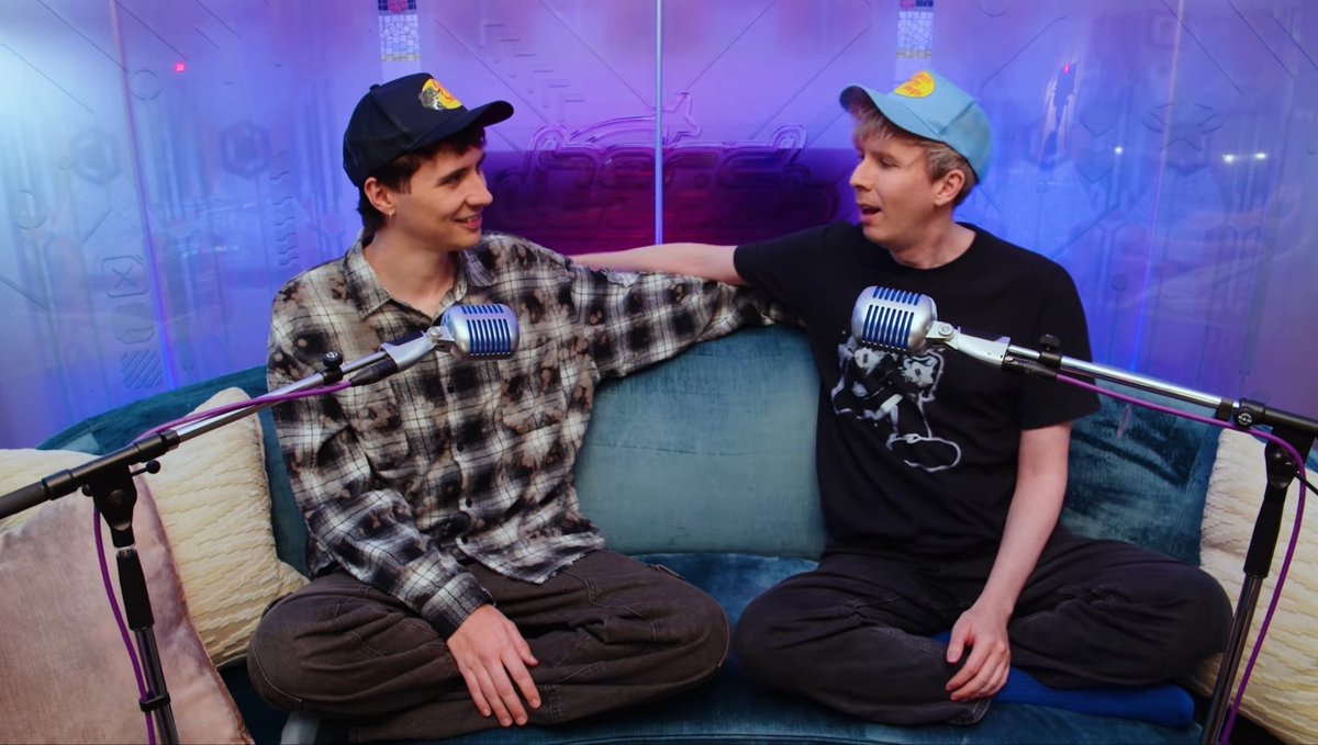 twunkdnp's tweet photo. i ❤️ my gay dads https://t.co/TJQ417x5Gl