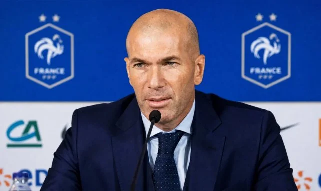 AndiOnrubia's tweet photo. Así termina el primer parón de Zidane como seleccionador:

✅0-1 vs Turquía
✅0-1 vs Bélgica
🤝1-1 vs Italia
✅4-1 vs Bélgica.

Hoy, su dirección de campo ha sido excelente con 0-1 en contra. Encontró la debilidad belga en el sector izquierdo y juntó a Cherki y Olise en la derecha.

La primera gran noche de Zizou como seleccionador.